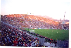 O estádio Vélodrome antes da sensacional cobertura, em 1998. @FutPopClube